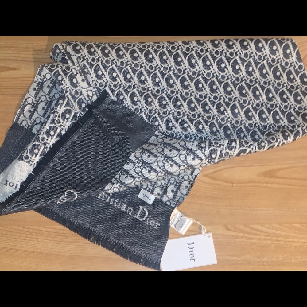 Christian Dior neck scarf